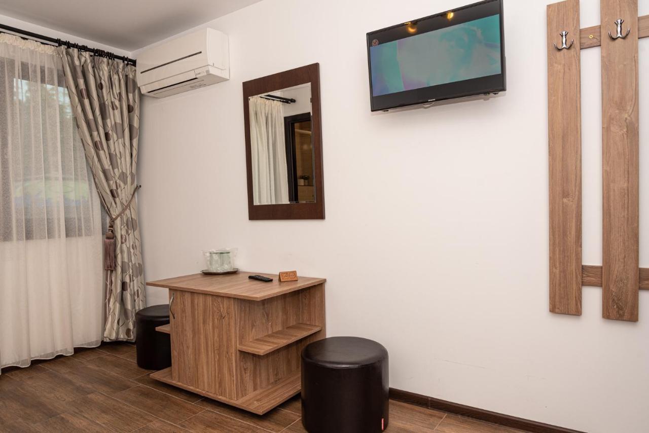 K'Raman Hotel Ramnicu Valcea Exterior photo